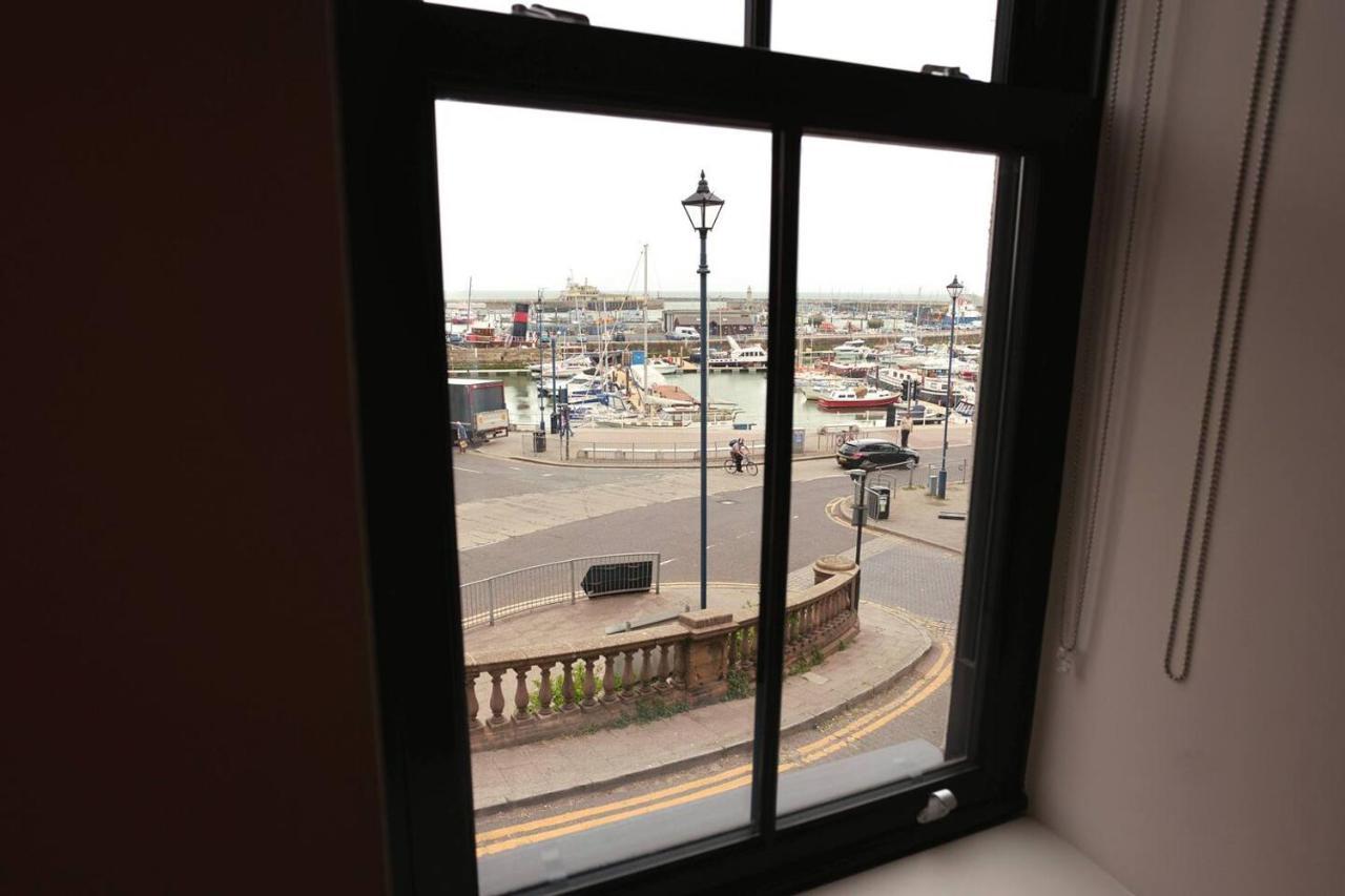 Sohot Stays The Royal Suite Harbour Views Sleeps 4 แรมส์เกท ภายนอก รูปภาพ